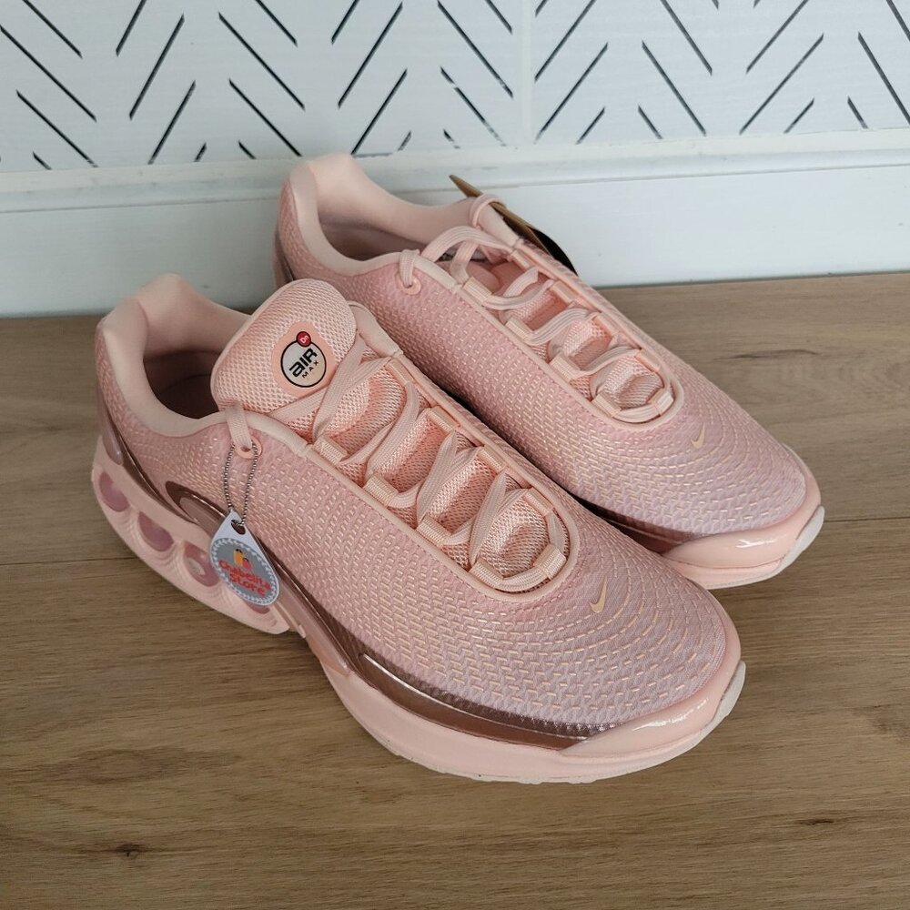 ✨Nike Air Max DN Low Sz 9.5 Women's Shoes Sneakers Washed Peach Coral HV4861-601 - Picture 3 of 10